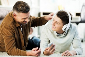 dad listening to music with son